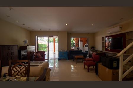 Casa à venda com 251m², 5 quartos e 4 vagasSala