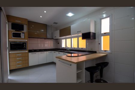 Casa à venda com 251m², 5 quartos e 4 vagasCozinha