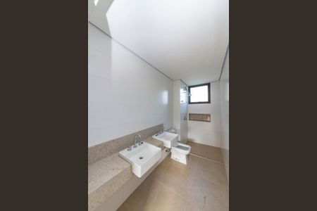 Apartamento à venda com 168m², 4 quartos e 3 vagasBanheiro da Suíte 1