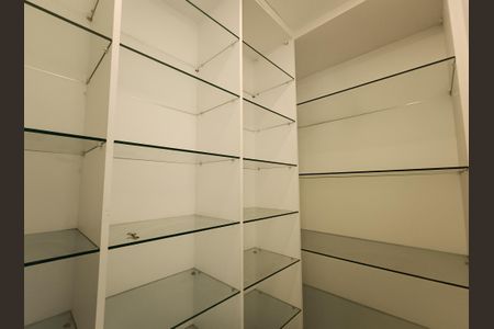 Casa de condomínio à venda com 290m², 5 quartos e 1 vagaCloset da Suíte 2