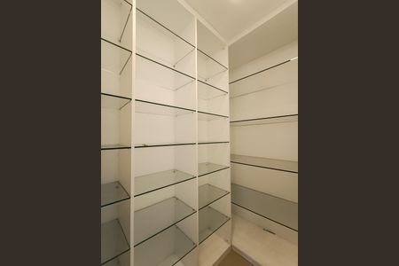 Casa de condomínio à venda com 290m², 5 quartos e 1 vagaCloset da Suíte 2