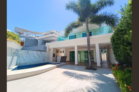 Casa de condomínio à venda com 290m², 5 quartos e 1 vagaÁrea comum - Quintal