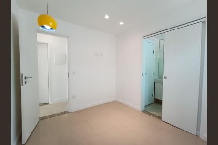 Casa de condomínio à venda com 290m², 5 quartos e 1 vagaSuíte 1