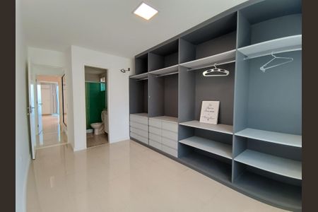 Casa de condomínio à venda com 290m², 5 quartos e 1 vagaSuíte 3