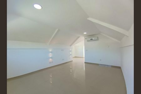 Casa de condomínio à venda com 290m², 5 quartos e 1 vagaSotão