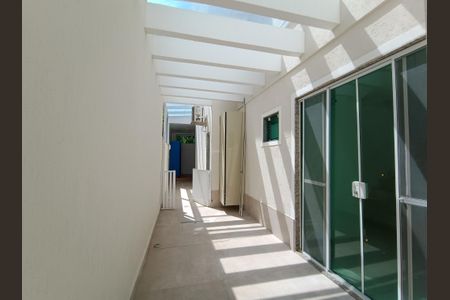 Casa de condomínio à venda com 290m², 5 quartos e 1 vagaCorredor