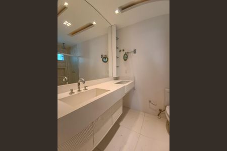 Casa de condomínio à venda com 290m², 5 quartos e 1 vagaBanheiro da Suíte 2