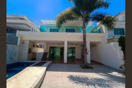 Casa de condomínio à venda com 290m², 5 quartos e 1 vagaFachada da Casa