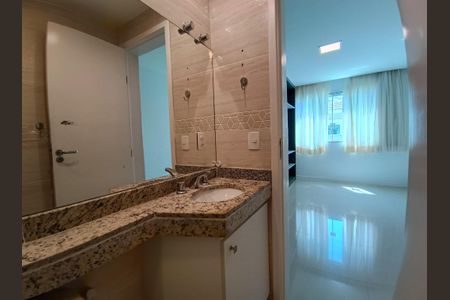 Casa de condomínio à venda com 290m², 5 quartos e 1 vagaBanheiro da Suíte 3