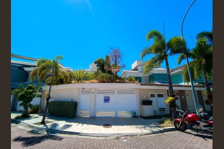 Casa de condomínio à venda com 290m², 5 quartos e 1 vagaFachada da Casa