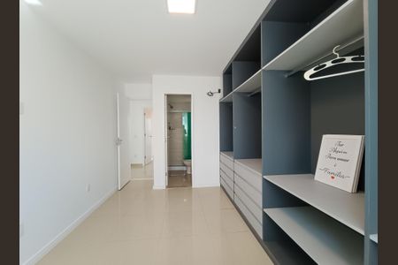 Casa de condomínio à venda com 290m², 5 quartos e 1 vagaSuíte 3