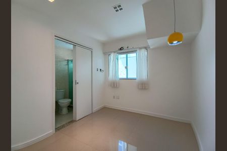 Casa de condomínio à venda com 290m², 5 quartos e 1 vagaSuíte 1