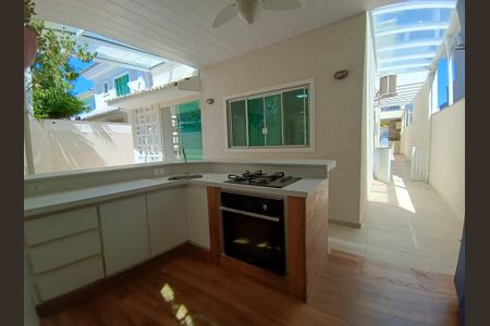 Casa de condomínio à venda com 290m², 5 quartos e 1 vagaCozinha 2