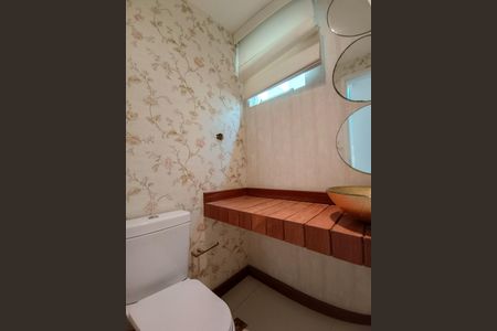 Casa de condomínio à venda com 290m², 5 quartos e 1 vagaLavabo Sala