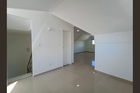 Casa de condomínio à venda com 290m², 5 quartos e 1 vagaSotão