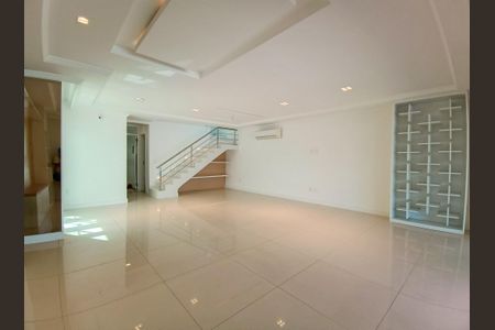 Casa de condomínio à venda com 290m², 5 quartos e 1 vagaSala