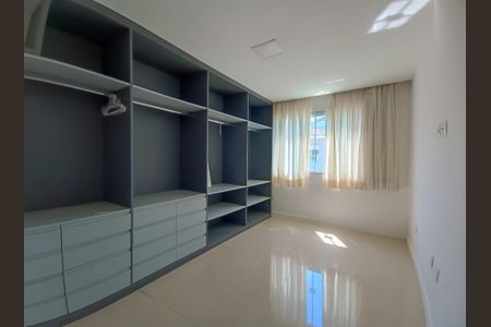 Casa de condomínio à venda com 290m², 5 quartos e 1 vagaSuíte 3