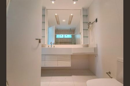 Casa de condomínio à venda com 290m², 5 quartos e 1 vagaBanheiro da Suíte 2