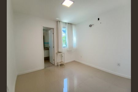 Casa de condomínio à venda com 290m², 5 quartos e 1 vagaSuíte 4