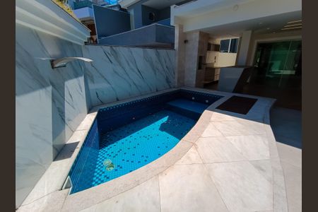 Casa de condomínio à venda com 290m², 5 quartos e 1 vagaÁrea comum - Piscina