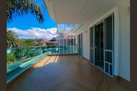 Casa de condomínio à venda com 290m², 5 quartos e 1 vagaVaranda da Suíte 2