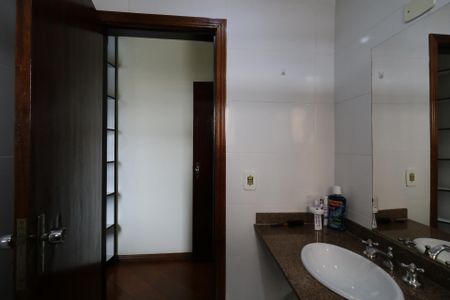 Apartamento à venda com 127m², 3 quartos e 3 vagasBanheiro da Suíte