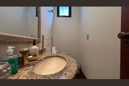 Apartamento à venda com 220m², 3 quartos e 4 vagas Apartamento à venda com 220m², 3 quartos e 4 vagasLavabo