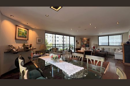 Apartamento à venda com 220m², 3 quartos e 4 vagas Apartamento à venda com 220m², 3 quartos e 4 vagasSala de Jantar