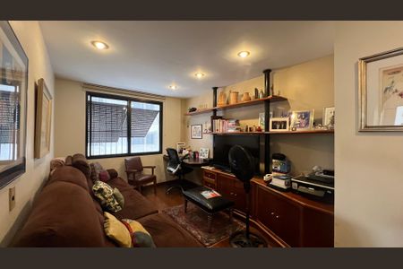 Apartamento à venda com 220m², 3 quartos e 4 vagas Apartamento à venda com 220m², 3 quartos e 4 vagasSala de TV