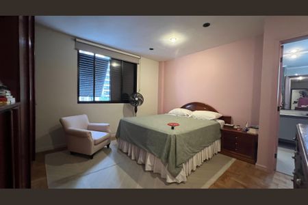 Apartamento à venda com 220m², 3 quartos e 4 vagas Apartamento à venda com 220m², 3 quartos e 4 vagasSuite 2