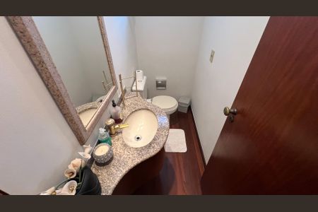 Apartamento à venda com 220m², 3 quartos e 4 vagas Apartamento à venda com 220m², 3 quartos e 4 vagasLavabo