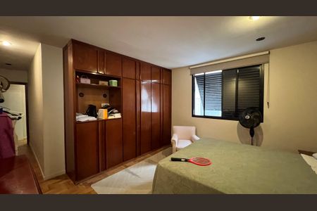 Apartamento à venda com 220m², 3 quartos e 4 vagas Apartamento à venda com 220m², 3 quartos e 4 vagasSuite 2