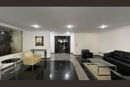 Apartamento à venda com 220m², 3 quartos e 4 vagas Apartamento à venda com 220m², 3 quartos e 4 vagasHall de entrada