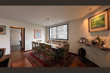 Apartamento à venda com 220m², 3 quartos e 4 vagas Apartamento à venda com 220m², 3 quartos e 4 vagasSala de Jantar