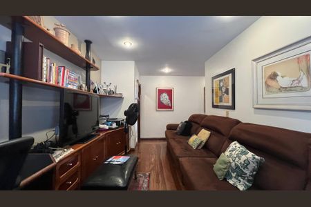 Apartamento à venda com 220m², 3 quartos e 4 vagas Apartamento à venda com 220m², 3 quartos e 4 vagasSala de TV