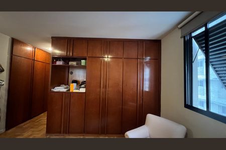 Apartamento à venda com 220m², 3 quartos e 4 vagas Apartamento à venda com 220m², 3 quartos e 4 vagasSuite 2