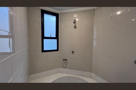 Apartamento à venda com 220m², 3 quartos e 4 vagas Apartamento à venda com 220m², 3 quartos e 4 vagasBanheiro da Suíte 2