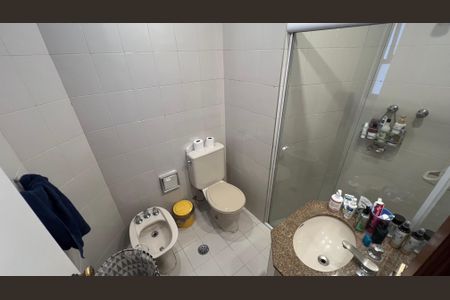 Apartamento à venda com 220m², 3 quartos e 4 vagas Apartamento à venda com 220m², 3 quartos e 4 vagasBanheiro da Suíte 1