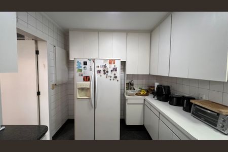 Apartamento à venda com 220m², 3 quartos e 4 vagas Apartamento à venda com 220m², 3 quartos e 4 vagasCozinha