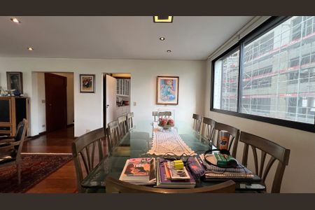 Apartamento à venda com 220m², 3 quartos e 4 vagas Apartamento à venda com 220m², 3 quartos e 4 vagasSala de Jantar