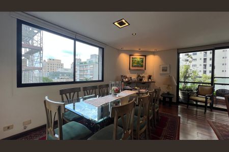 Apartamento à venda com 220m², 3 quartos e 4 vagas Apartamento à venda com 220m², 3 quartos e 4 vagasSala de Jantar