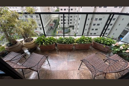 Apartamento à venda com 220m², 3 quartos e 4 vagas Apartamento à venda com 220m², 3 quartos e 4 vagasVaranda