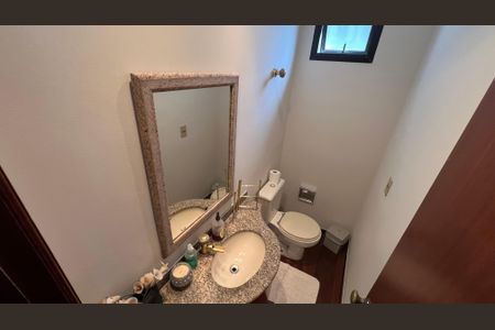 Apartamento à venda com 220m², 3 quartos e 4 vagas Apartamento à venda com 220m², 3 quartos e 4 vagasLavabo