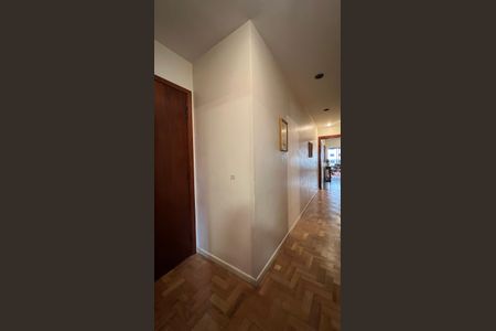 Apartamento à venda com 220m², 3 quartos e 4 vagas Apartamento à venda com 220m², 3 quartos e 4 vagasCorredor