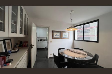 Apartamento à venda com 220m², 3 quartos e 4 vagas Apartamento à venda com 220m², 3 quartos e 4 vagasCopa