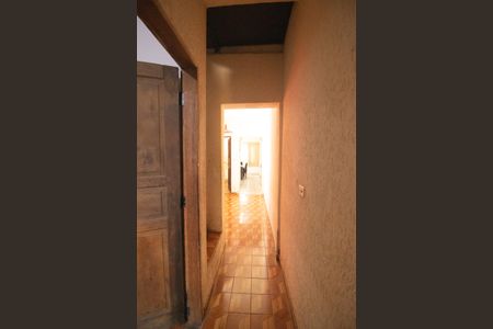 Casa à venda com 345m², 3 quartos e 8 vagasCorredor 