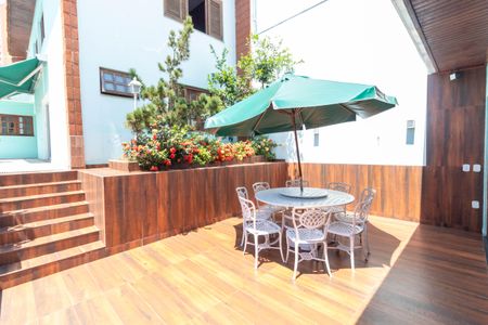 Casa para alugar com 500m², 4 quartos e 4 vagas Casa para alugar com 500m², 4 quartos e 4 vagasQuintal