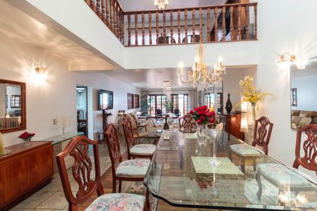 Casa para alugar com 500m², 4 quartos e 4 vagas Casa para alugar com 500m², 4 quartos e 4 vagasSala