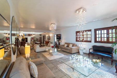 Casa para alugar com 500m², 4 quartos e 4 vagas Casa para alugar com 500m², 4 quartos e 4 vagasSala