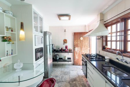 Casa para alugar com 500m², 4 quartos e 4 vagas Casa para alugar com 500m², 4 quartos e 4 vagasCozinha